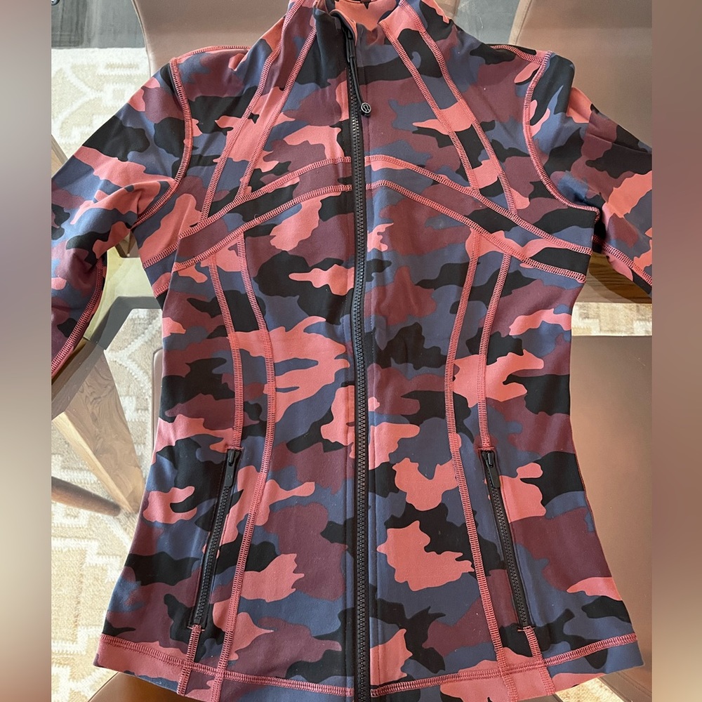 Lululemon camo jacket size 6
